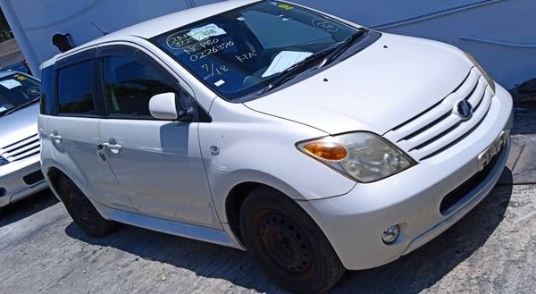 Toyota IST 2005