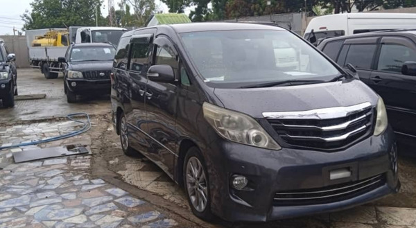 Toyota Alphard 2010